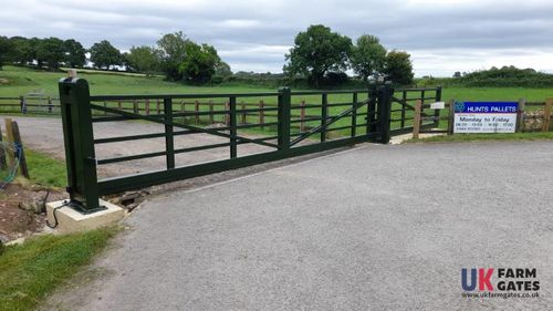 Heavy-Duty 5-Bar Farm Gate