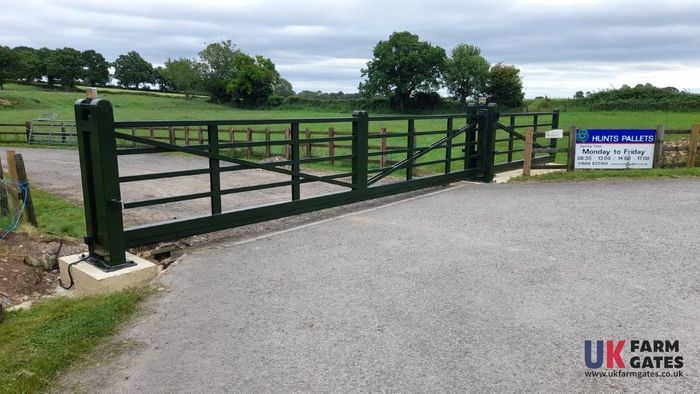 Heavy-Duty 5-Bar Farm Gate
