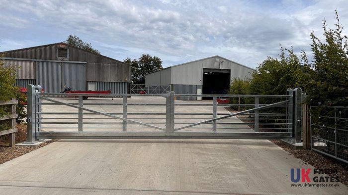 Heavy-Duty 5-Bar Farm Gate
