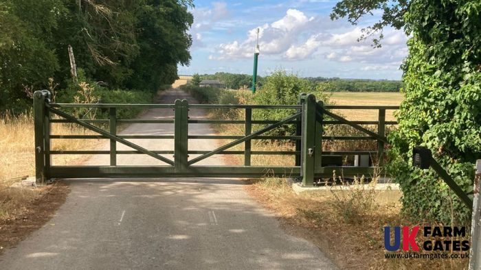 Heavy-Duty 5-Bar Farm Gate