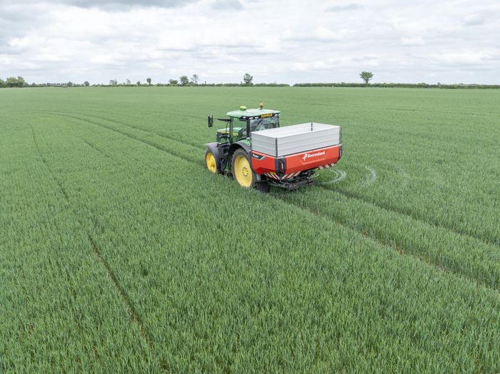 1. Kverneland Alentix disc spreader