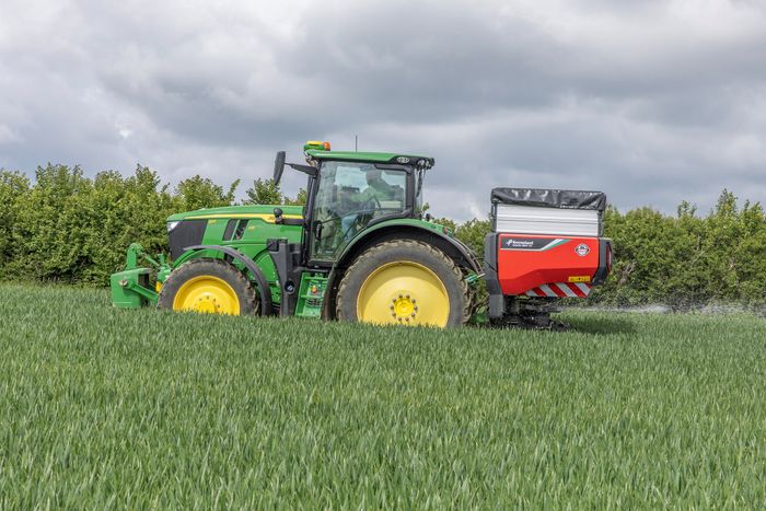 1. Kverneland Alentix disc spreader