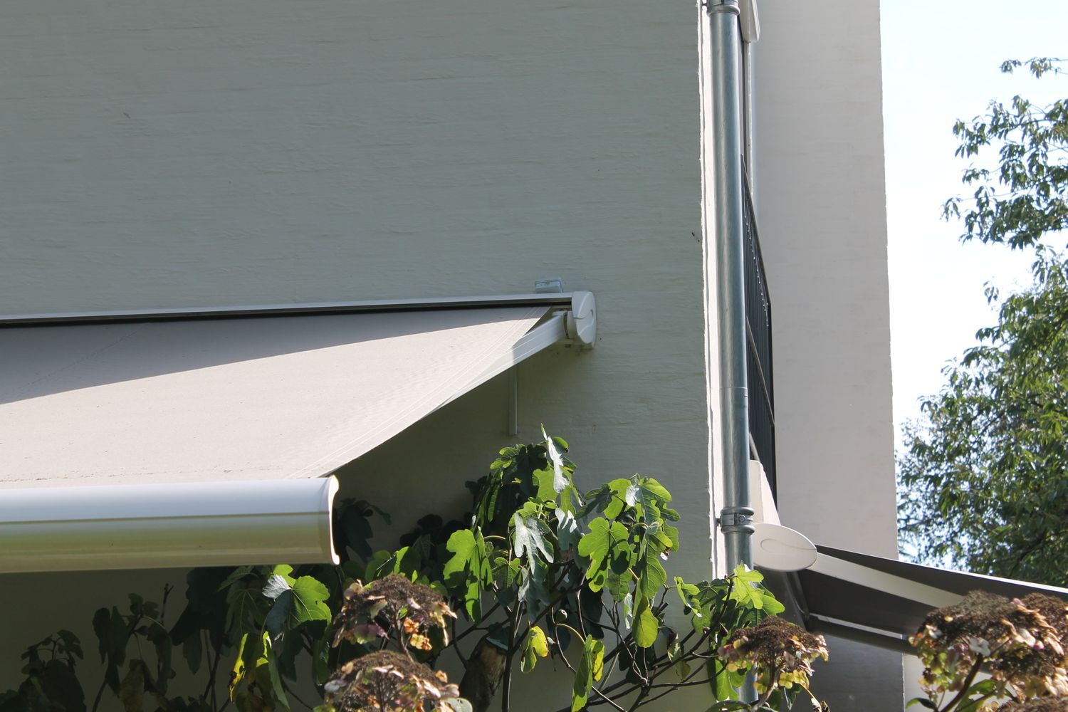 Cover image - Lakeland Awnings