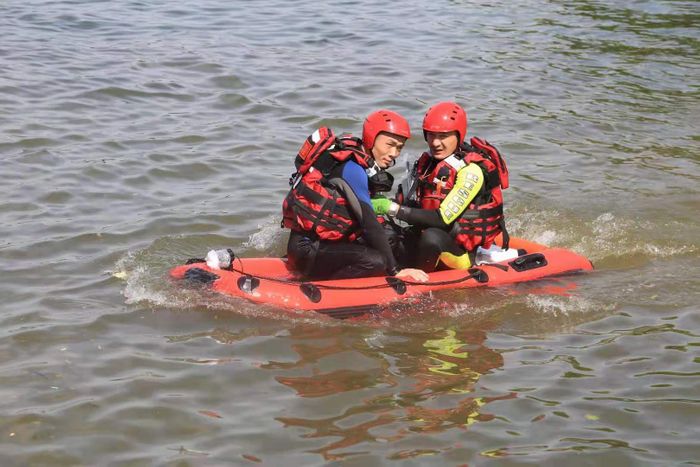 Remote-Controlled Auto-Inflation Water Rescue Boat System