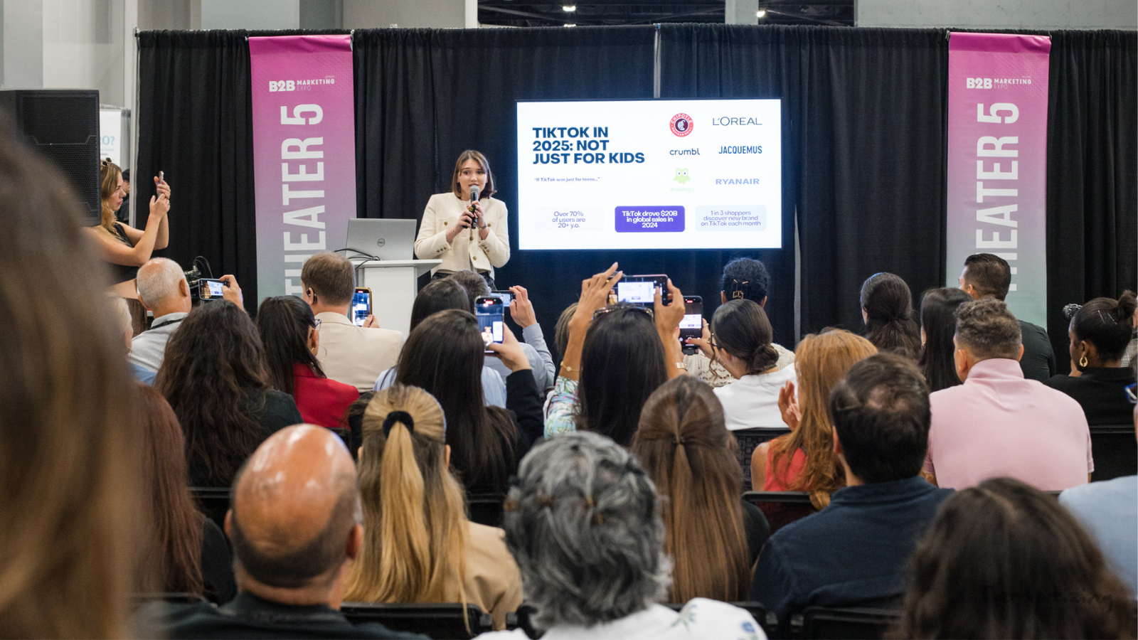 An image of a packed keynote theatre at the B2B Marketing Expo US