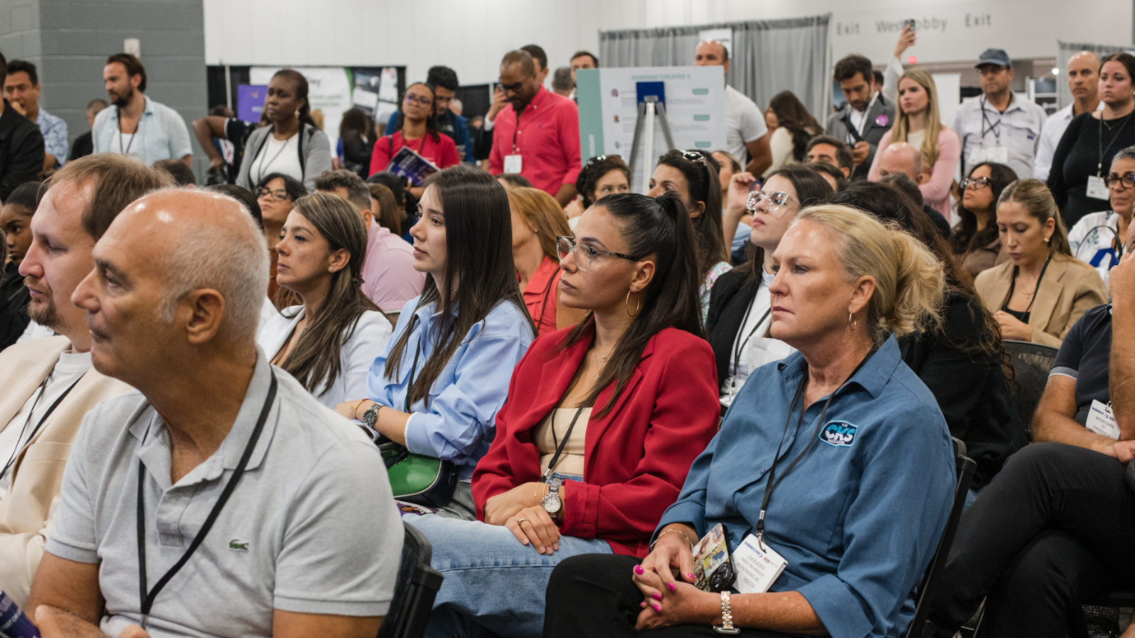 An image of a packed keynote theatre at the B2B Marketing Expo US