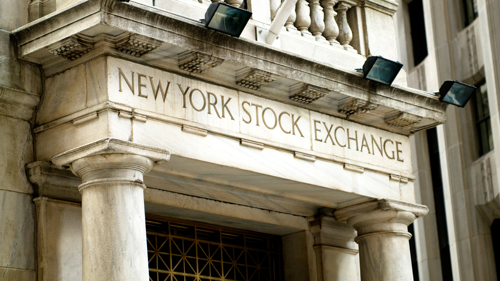 Exterior of the New York Stock Exchange building in New York City, symbolizing US financial markets and stock market activity
