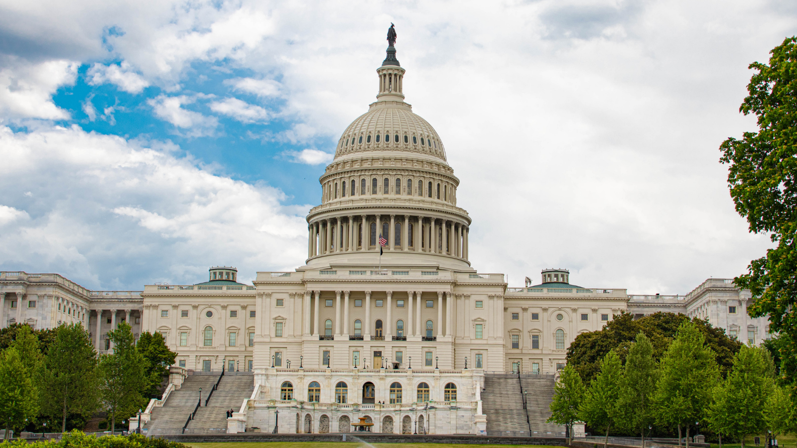A picture of the US capitol