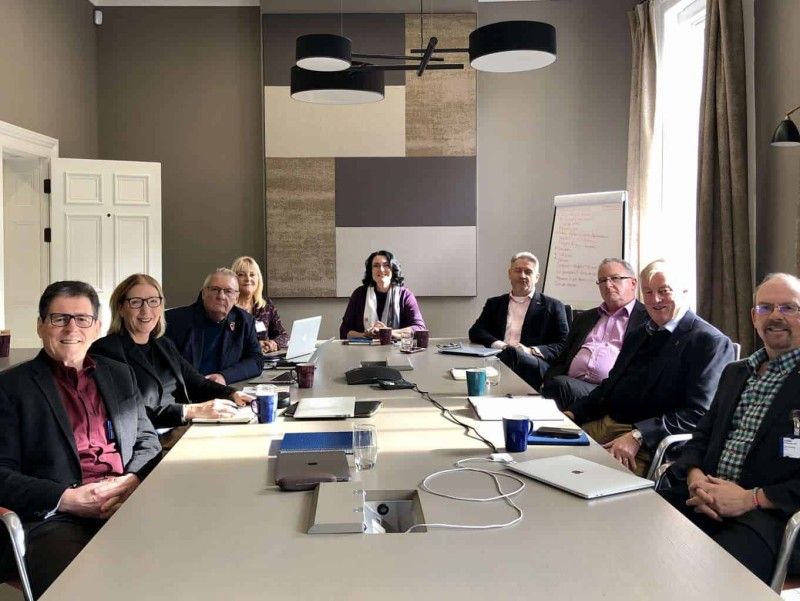 NON-EXECUTIVE DIRECTORS & CHAIRS