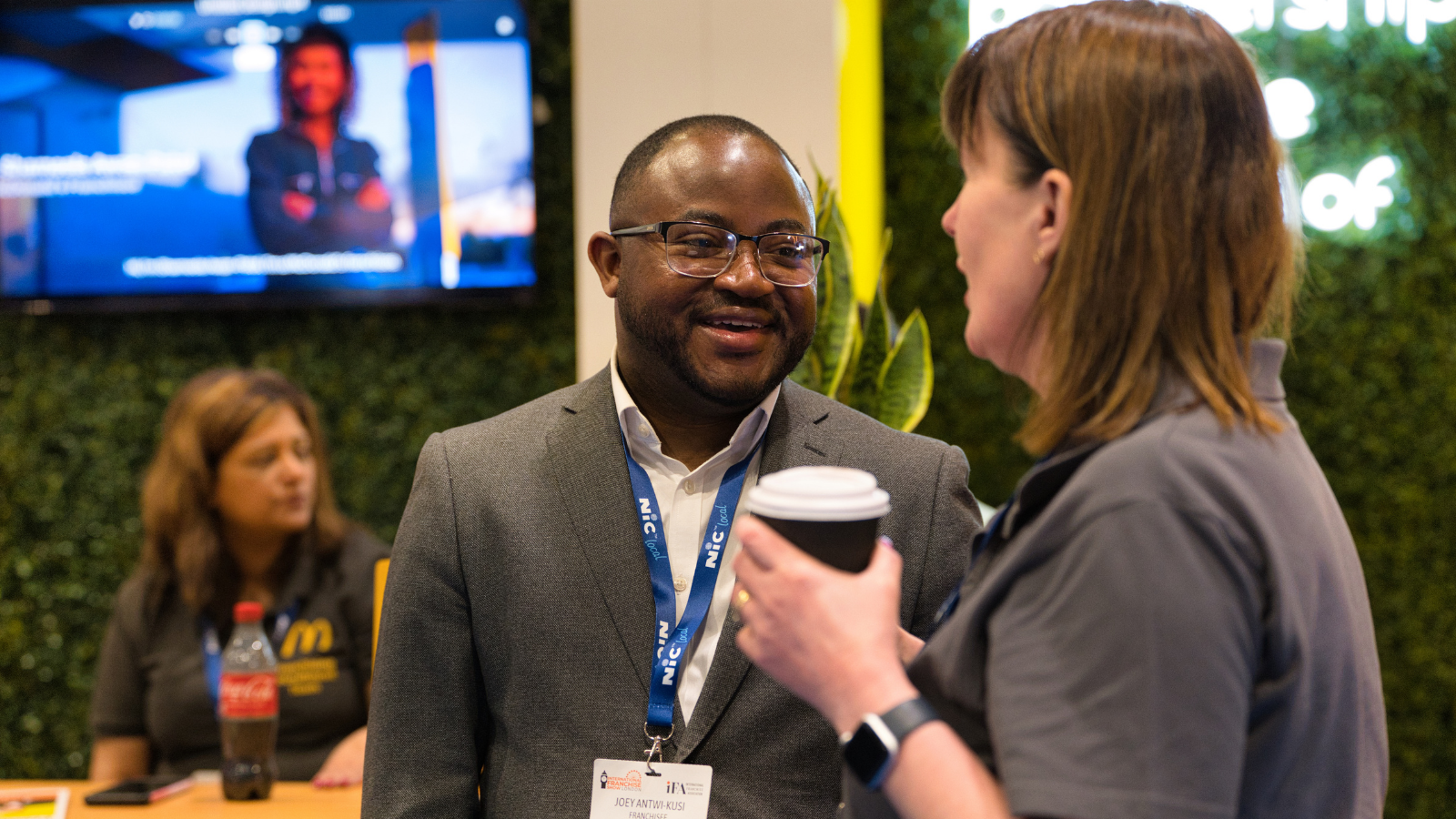 A picture of a supplier and franchisee talking at the International Franchise Show