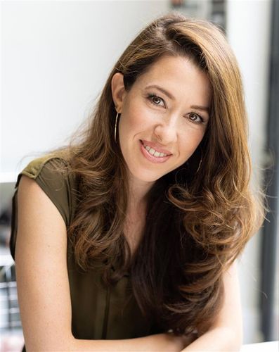 Speaker profile image for Elinor Honigstein