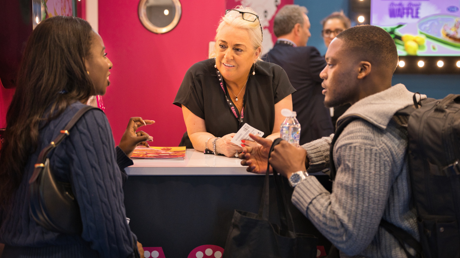 An image of 2 people speaking to a supplier at the International Franchise Show