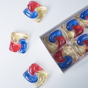 Laundry detergent capsule