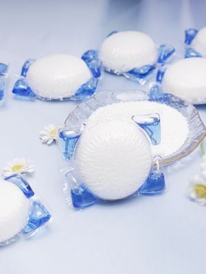 Machine cleaning capsule