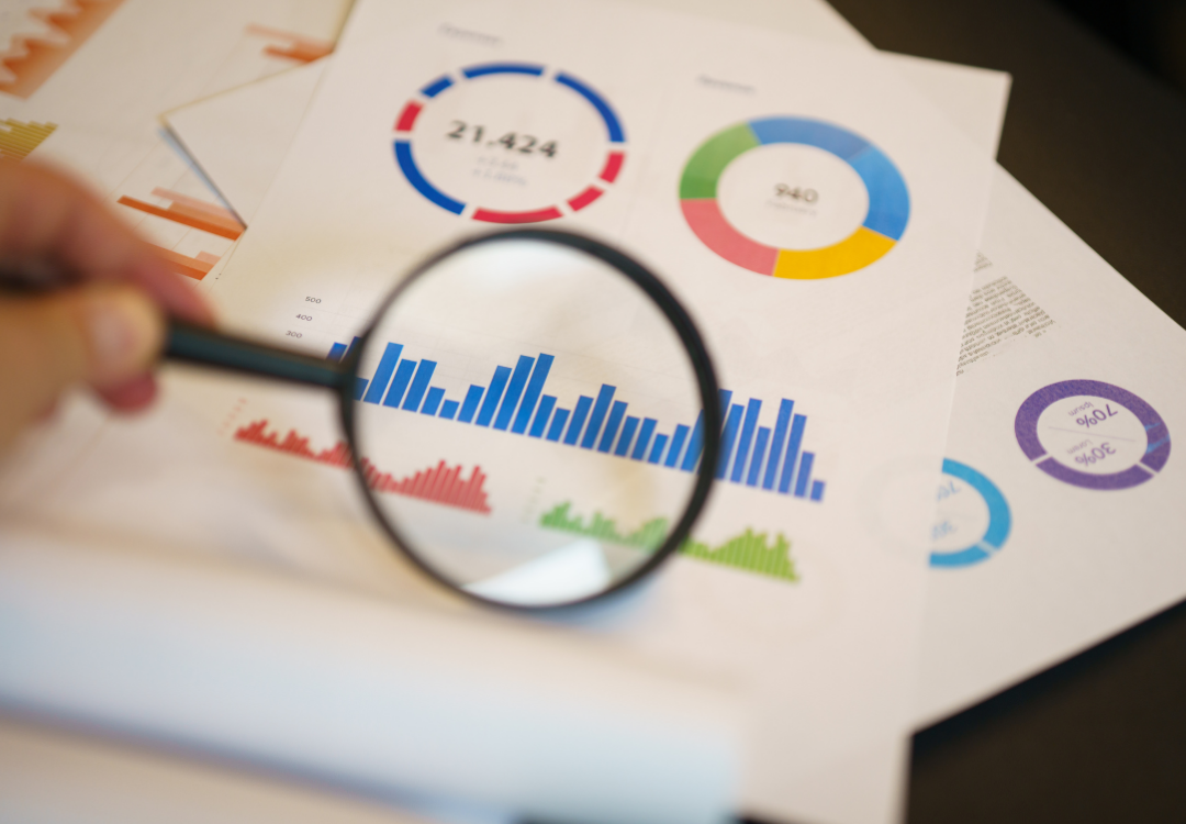 Graphs with statistics to measure brand visibility increase