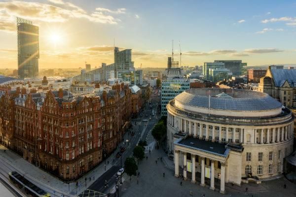 Northern city centres lead UK hospitality bounceback, with record growth in new restaurants, bars and pubs