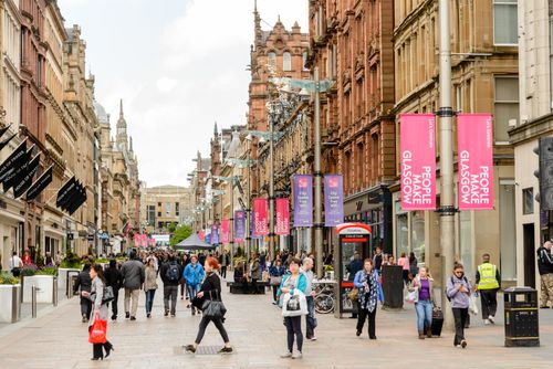 Festive visits boost Britain's city centres