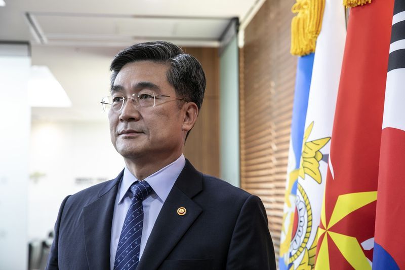 South Korea Hints It May Strengthen Military Ties With Japan (Bloomberg)