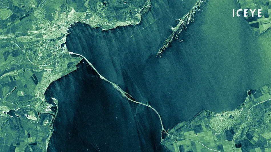 A SAR image of the Crimean bridge in Ukraine from one of Iceye's satellites 