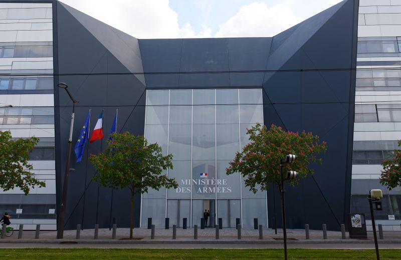 European leaders meet in France to discuss key defence projects