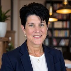 Julie Mingus - / Payment Expert