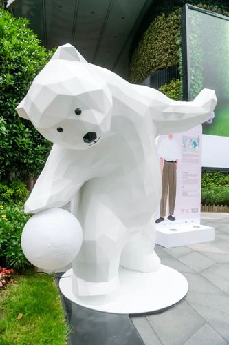 GIVE ME FIVE! by by Yimu Art