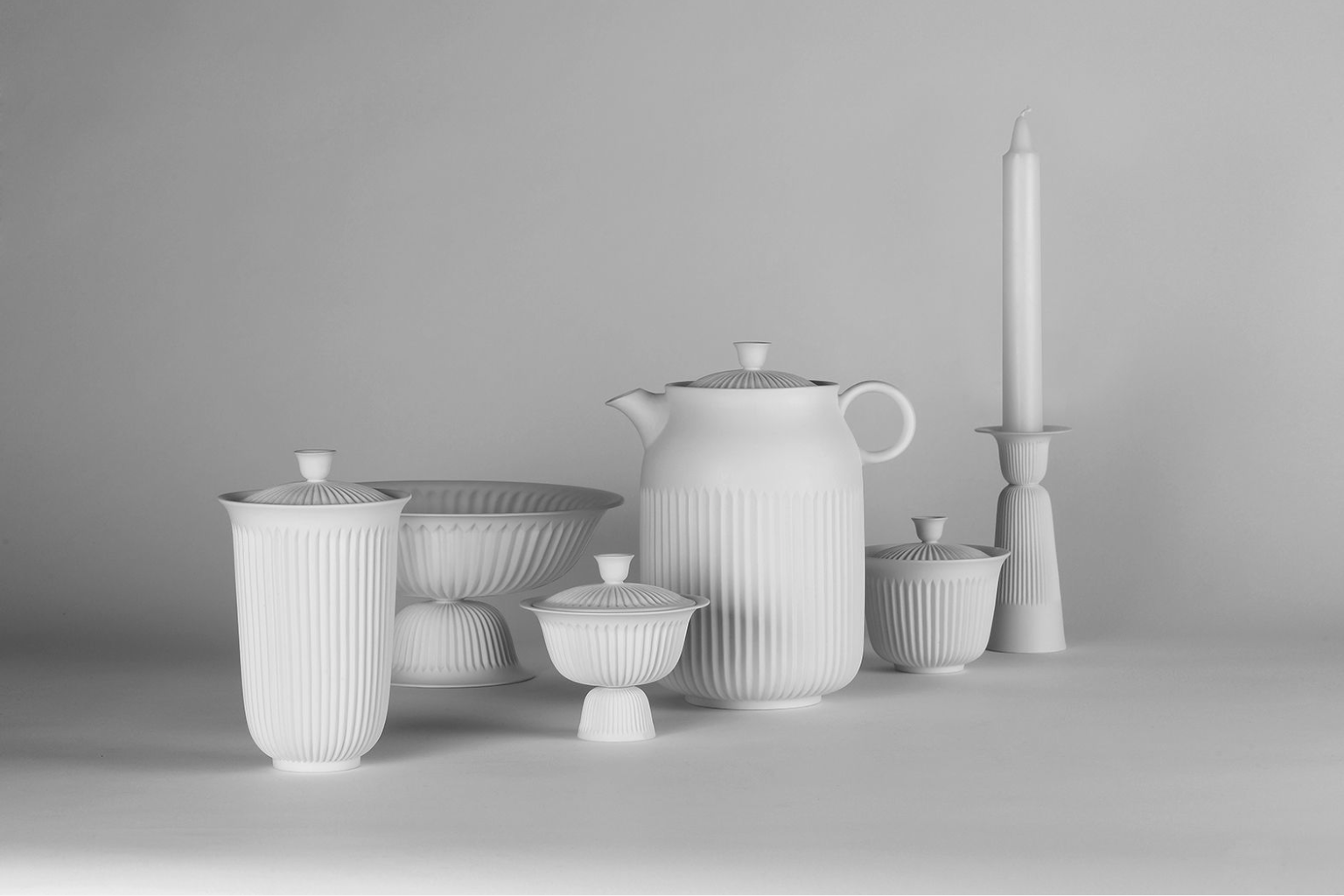 Pili Wu’s ‘Plastic’ Tea Set Collection in Ceramic