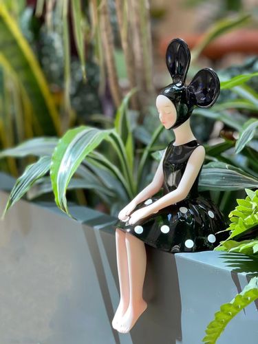 憩-然女孩 by 构得艺术