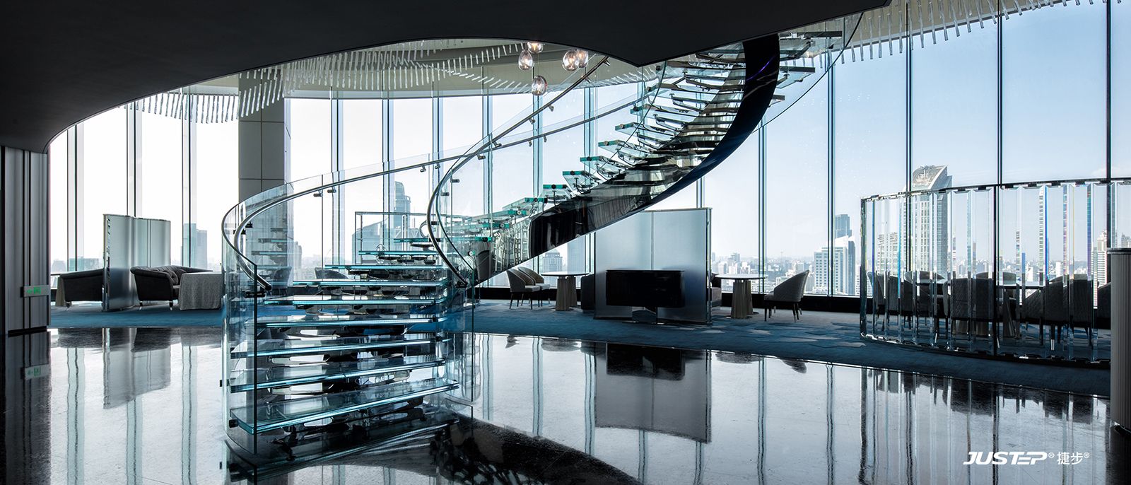 上海新锦江空中旋转楼梯