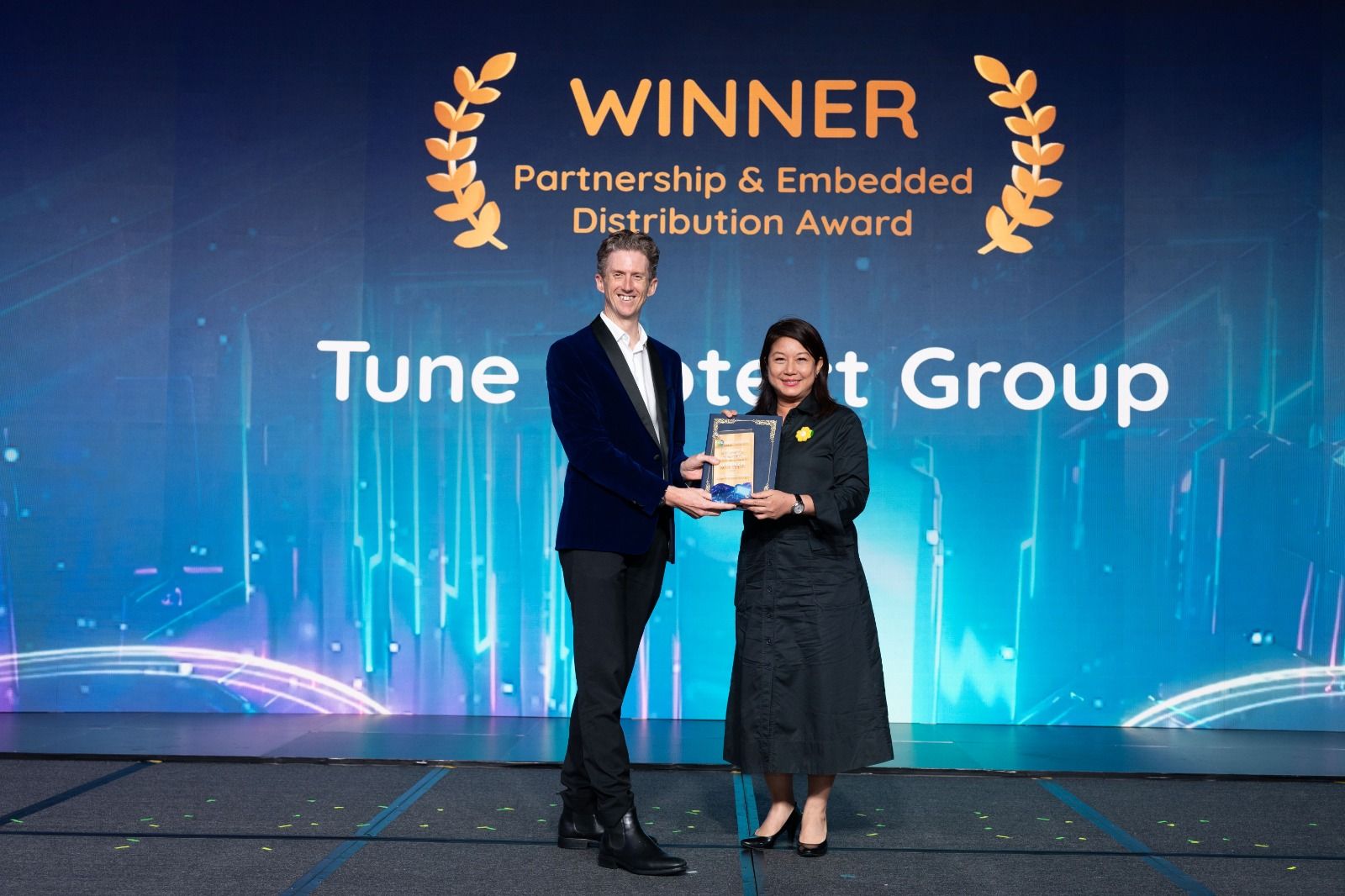 Partnership & Embedded Distribution Award