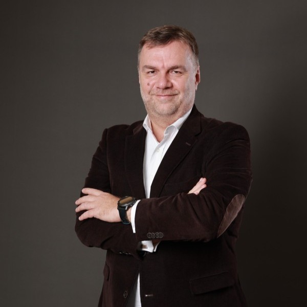 Speaker profile image for Valer Merenyi