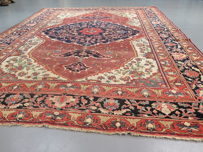 Fine antique Sarouk-Feraghan carpet