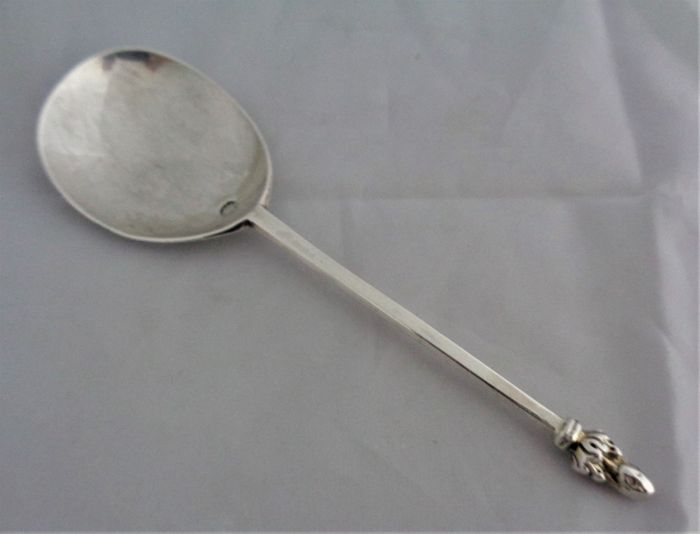Good James I silver Maidenhead spoon London 1616 John Saunders