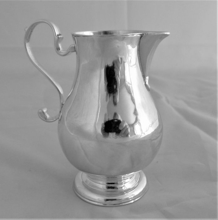 Quality George II silver sparrow beak cream jug London 1735 George Greenhill Jones