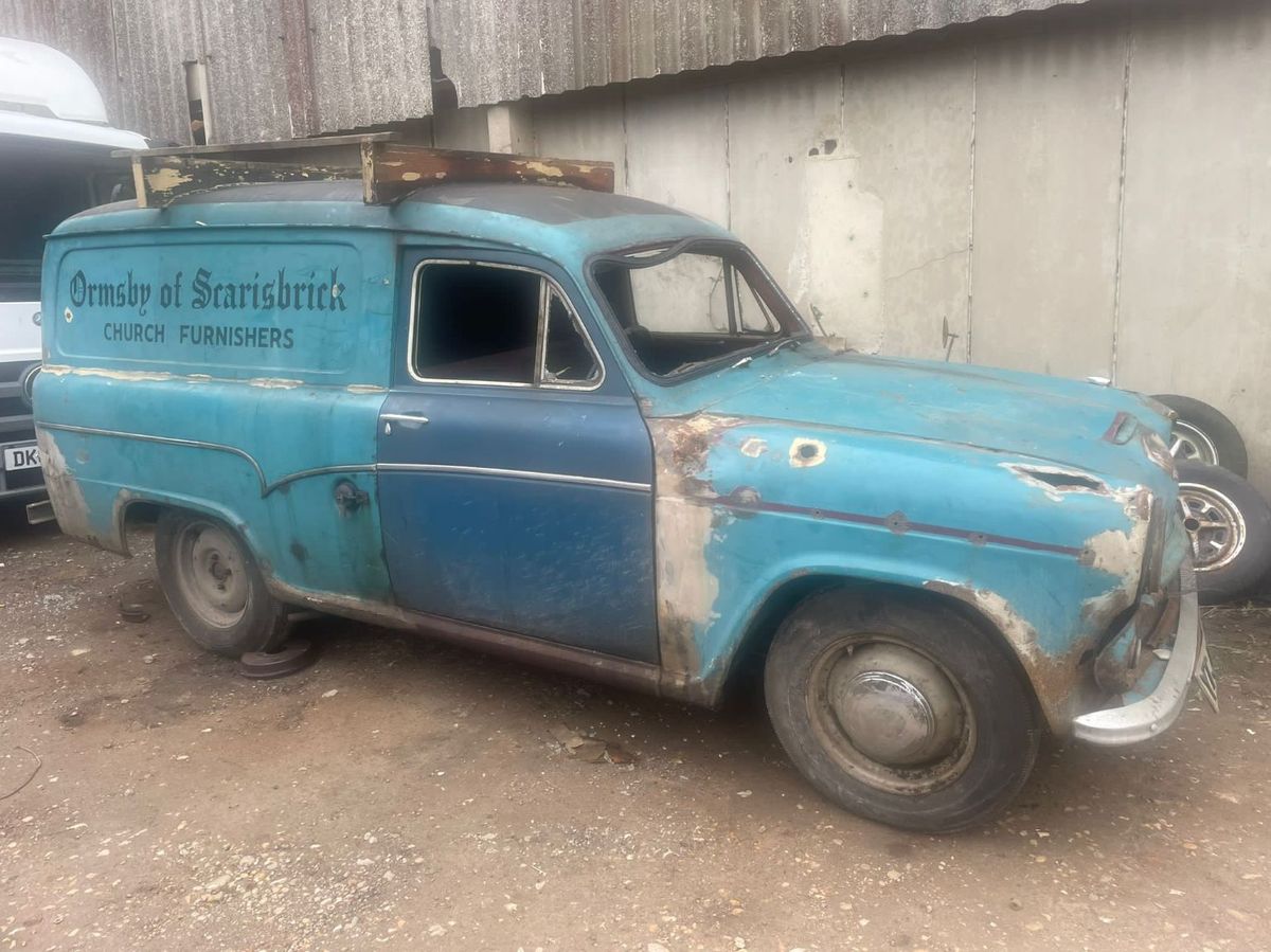 M25 Classics 1971 Austin A60 Van