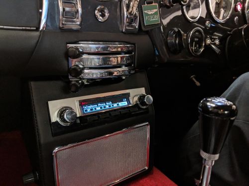 Classic car radio restomod