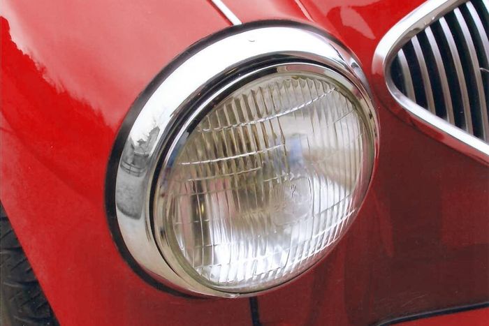 Get the Austin Healey 100 Headlamp Gasket with Bevelled Edge - The Unsightly Gap Solution!