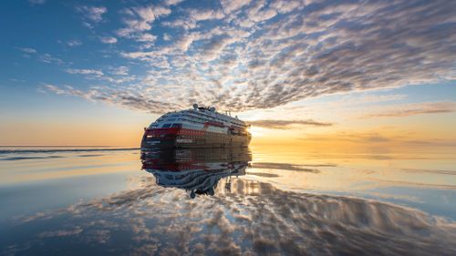 Northwest Passage. In the wake of great explorers.