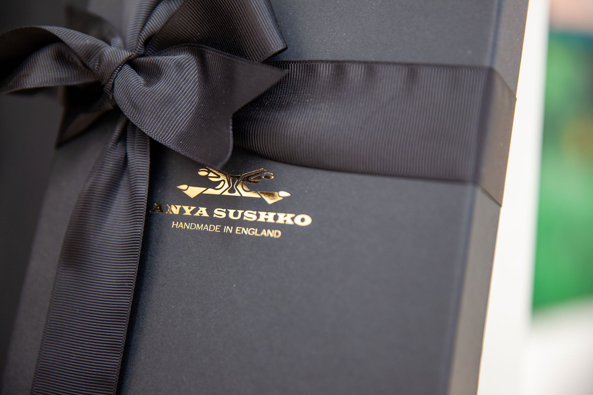 anya-sushko-gift-wrapping-detail