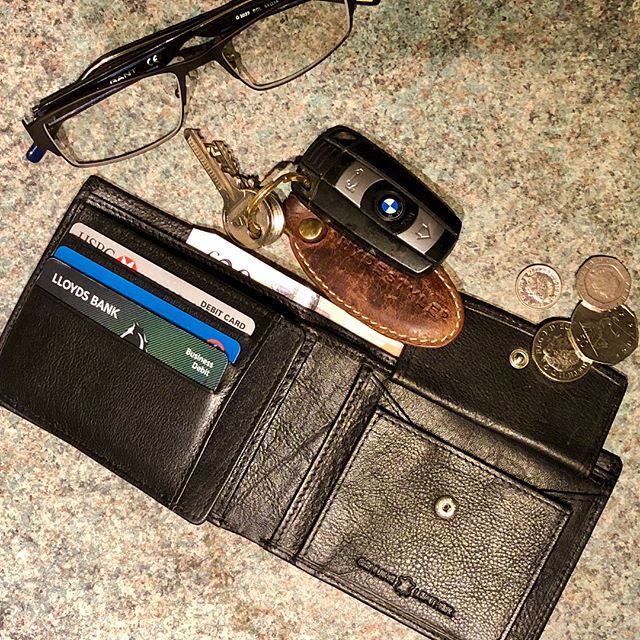 Mens' leather wallet and card case