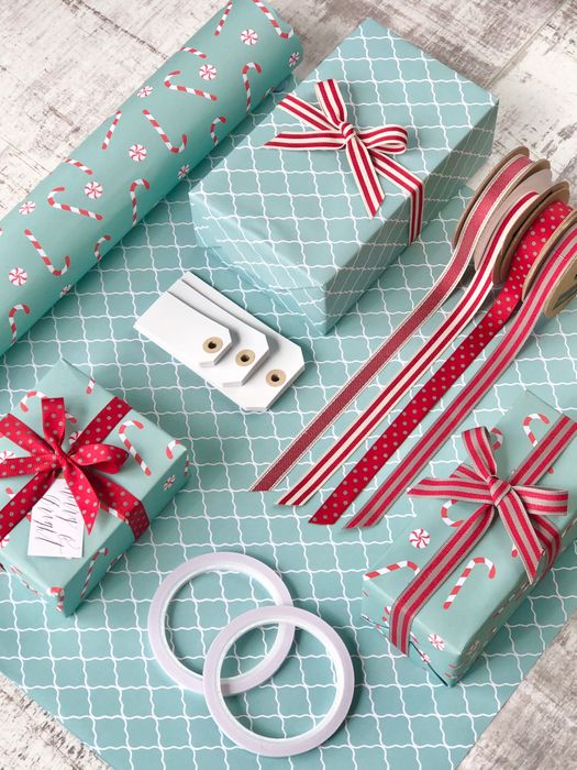 Candy Cane Gift Wrapping Set