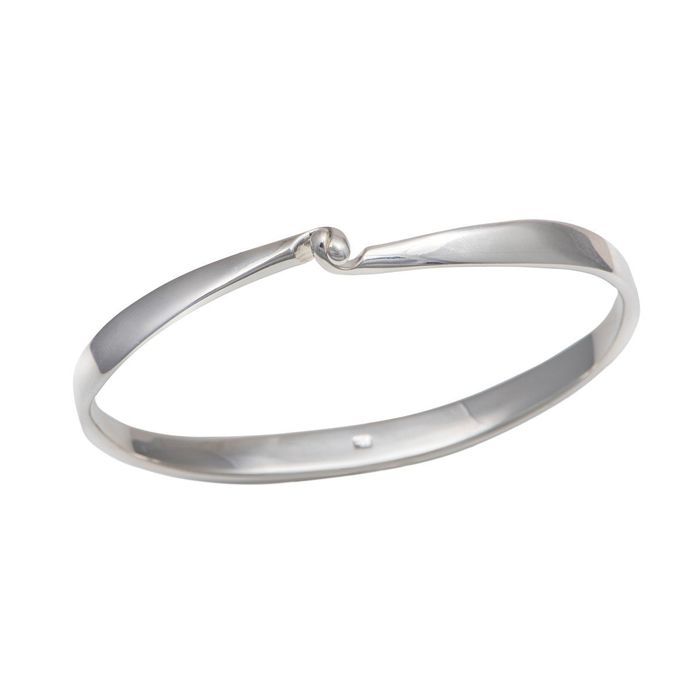 Sterling Silver Clasp Bangle with a Tapered Design