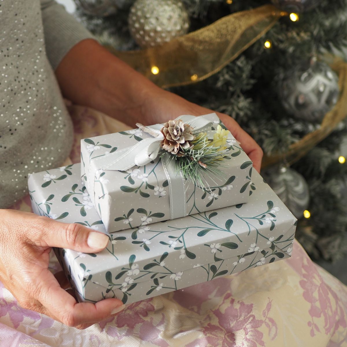 Fabulous DIY Christmas wrapping ribbon and labels.AND it's  zero waste !