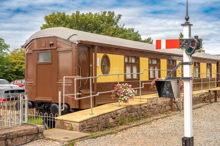 Pullman Camping Coaches and Hilton Cottage