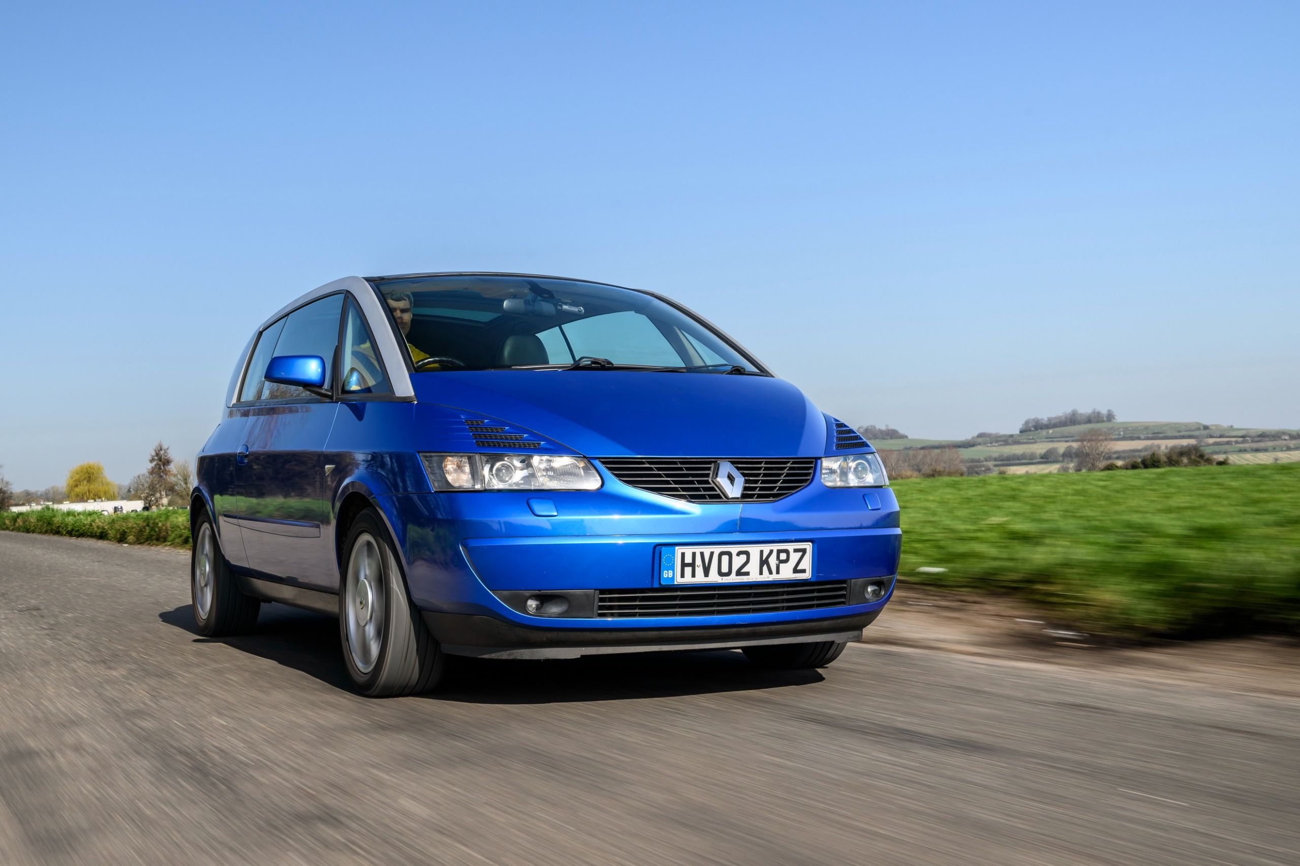 A blue Renault Avantime