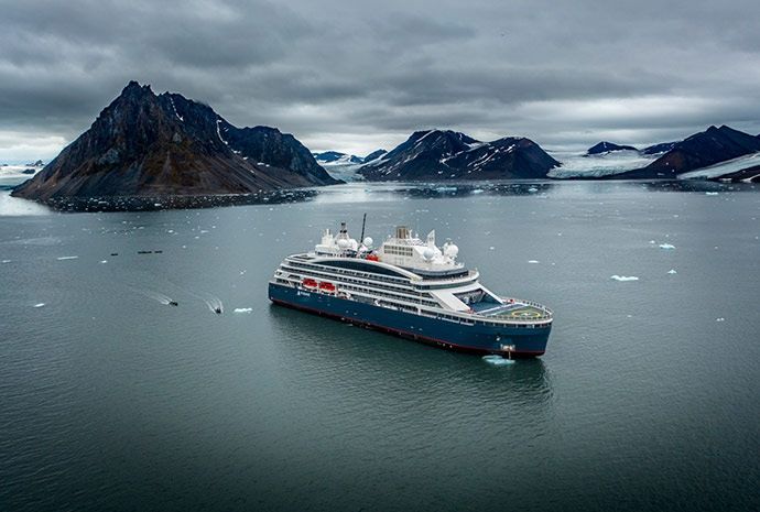 THE GEOGRAPHIC NORTH POLE IN LUXURY