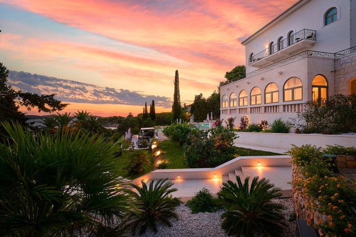 HOTEL MOEESY Blue & Green Oasis 5 star hotel