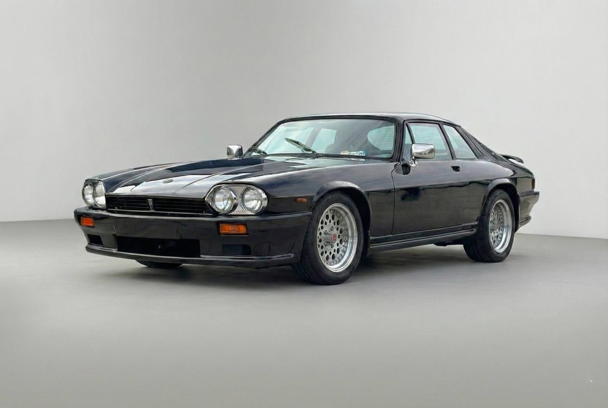 Jaguar XJS Club Gears Up for Live Restorations at the Show