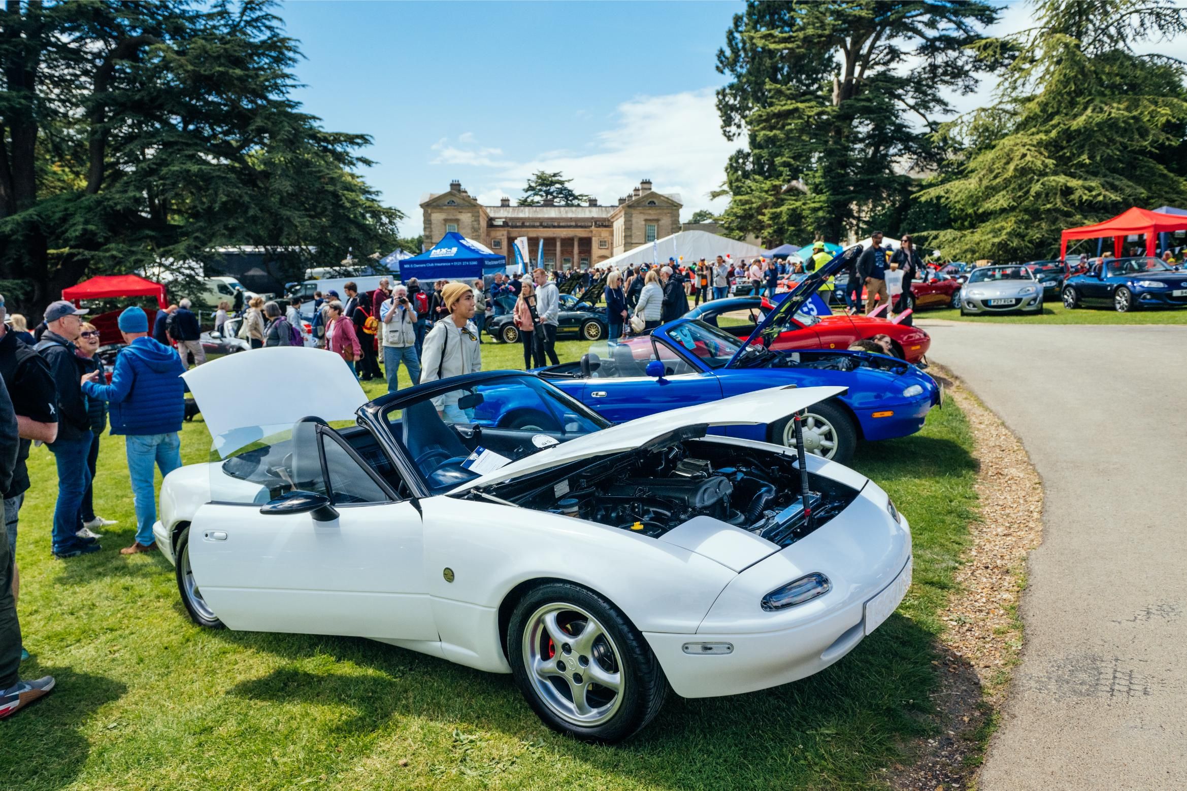MX-5 Owners Club: Early Classics Get a Makeover Live on Stand