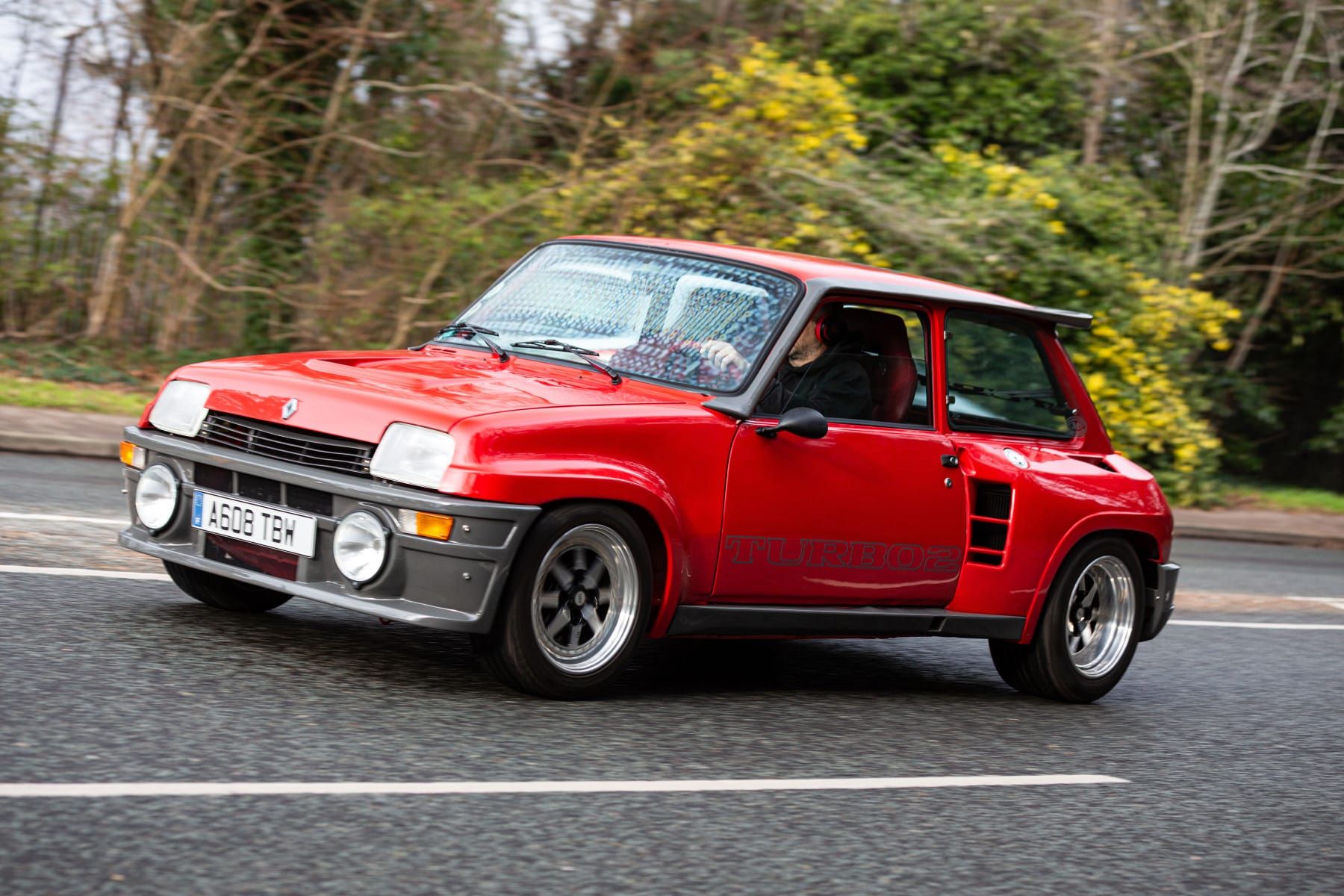Renault Owners Club: Live Engine Rebuilds & Rare Renaults on Show